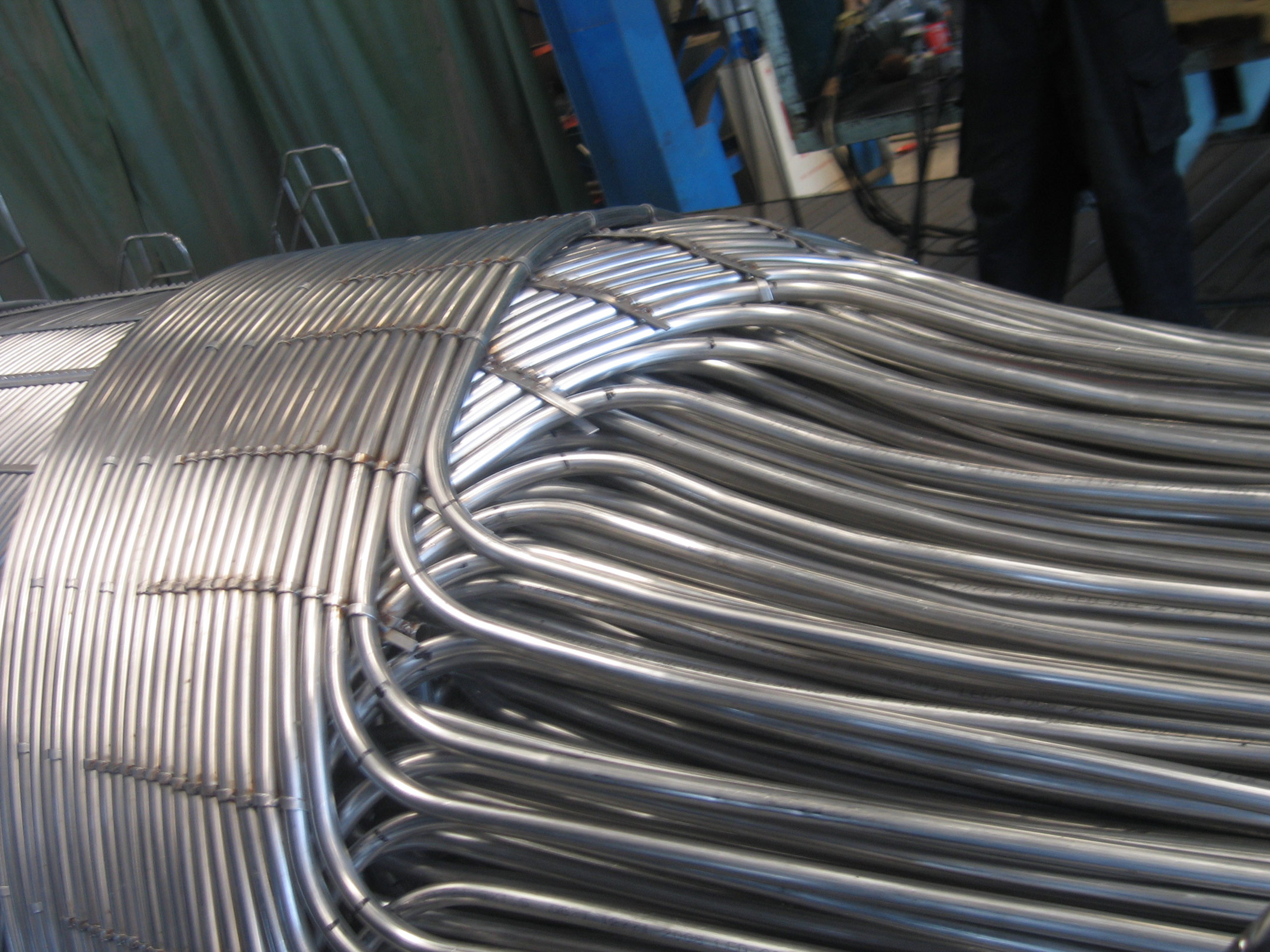 Spiral wound tube heat exchanger